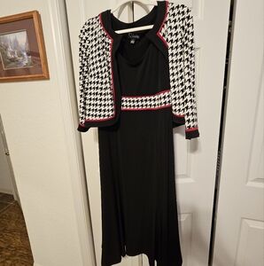 Black and White 3/4 Sleeve Crew Neck Dress